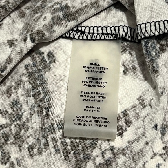 Calvin Klein - Sleeveless Snakeskin Print Top Sz. Lg. - Picture 7 of 7